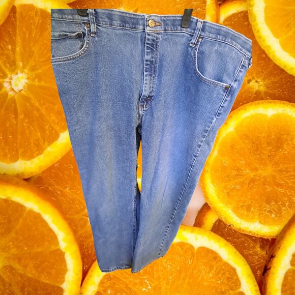 Wrangler Straight Fit Jeans Size 42x30 - Get new front pic and another - Picture 2 of 6